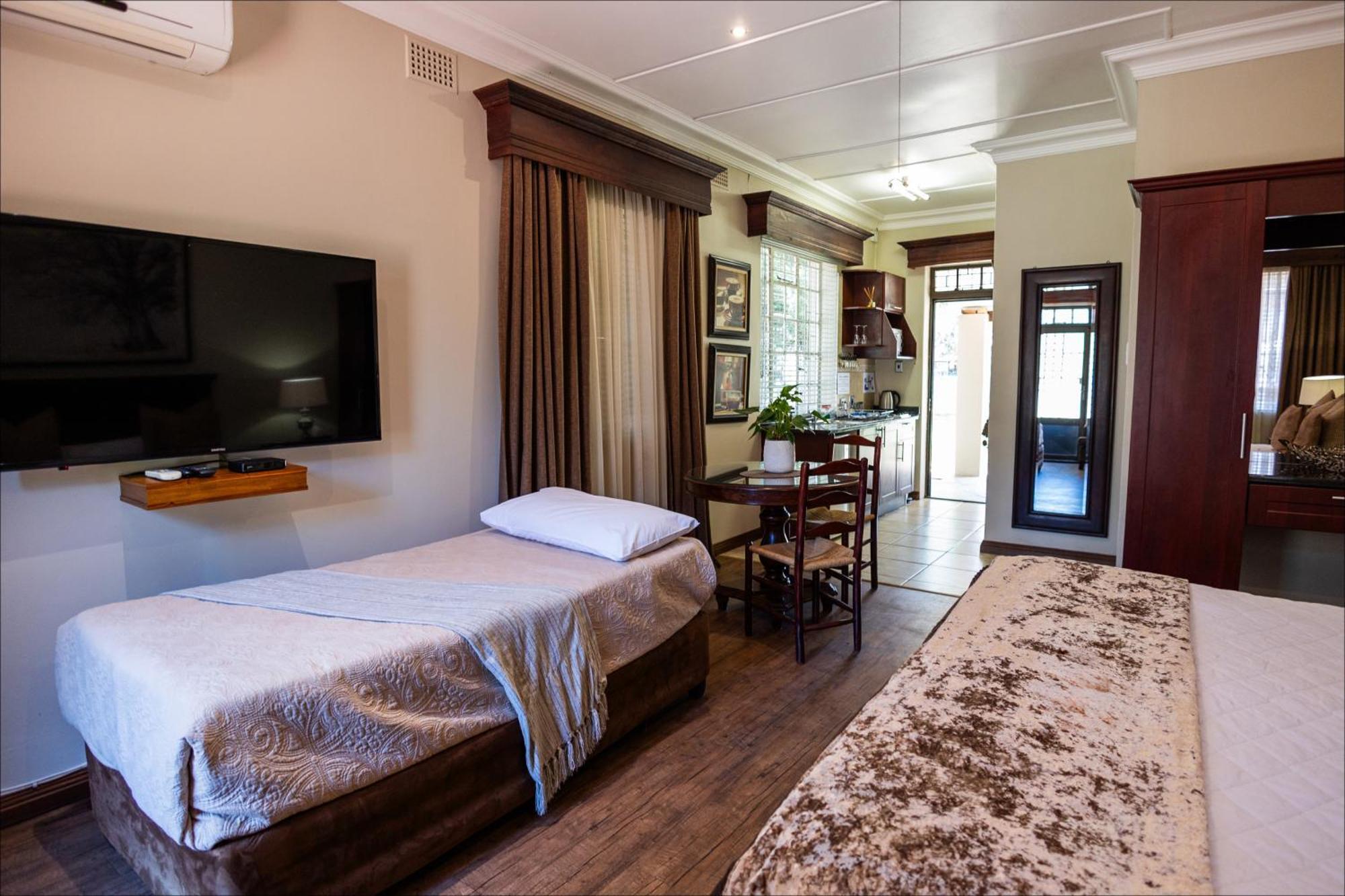 Scott'S Manor Guesthouse Function And Conference Venue Lichtenburg Buitenkant foto